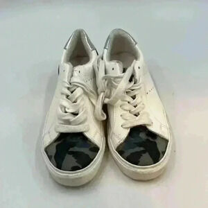 STEVE Madden Steven sneakers- white with camo accent on toe. Size 5.5